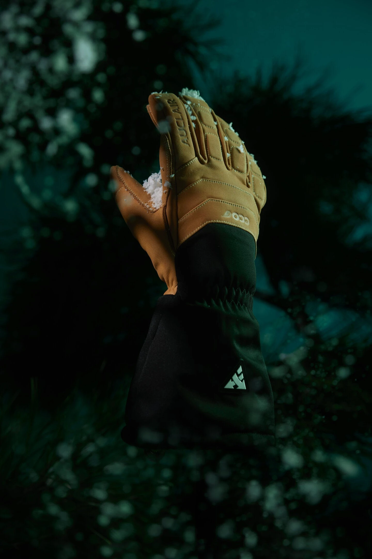 Mountain Adventure Gloves - Men 5 Mountain Adventure Gloves - Men - Image 3