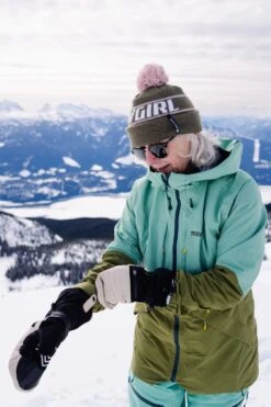 A-Peak 2-in-1 Mitts - Women -Auclair Sales Store a peak 2 in 1 pink zoya